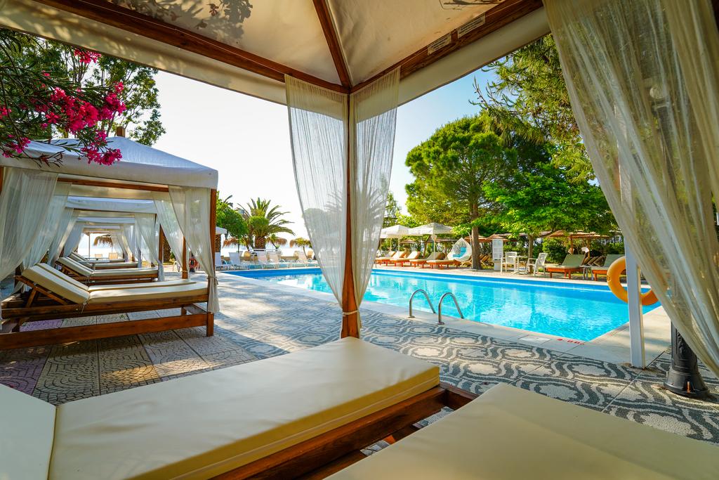 Hotel Summery 3 *