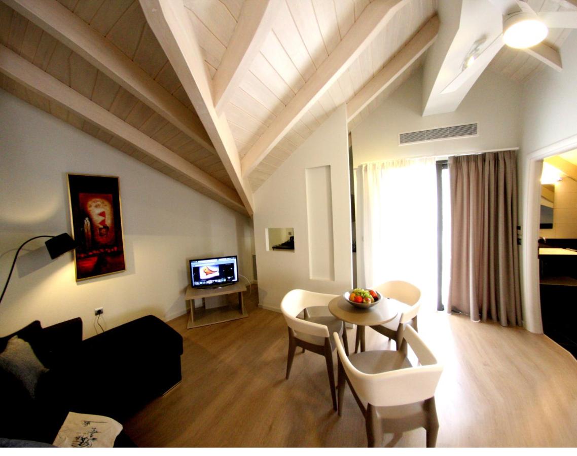 Aura Boutique Hotel 3 *
