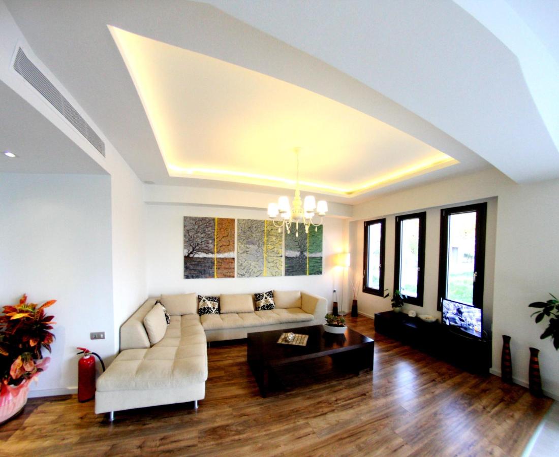 Aura Boutique Hotel 3 *