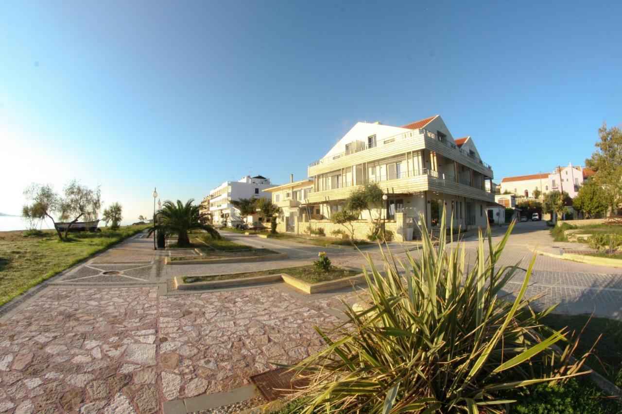 Aura Boutique Hotel 3 *