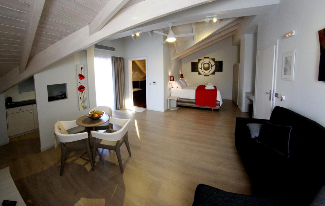 Aura Boutique Hotel 3 *