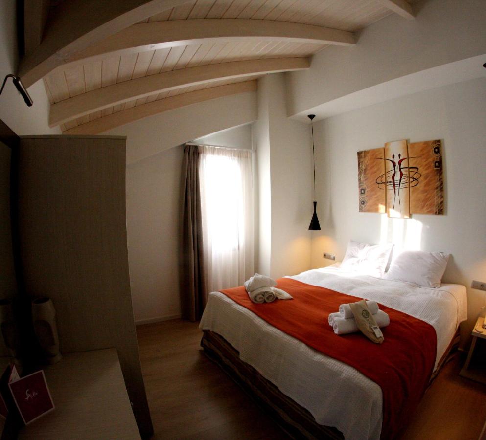 Aura Boutique Hotel 3 *