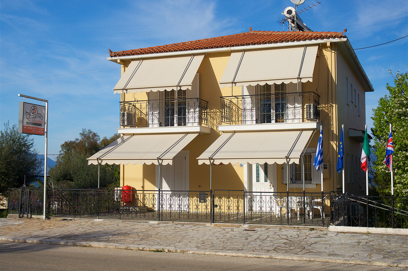 Dimitris Studios 3 *