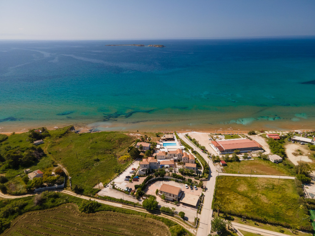 Costa Rossa 4 *
