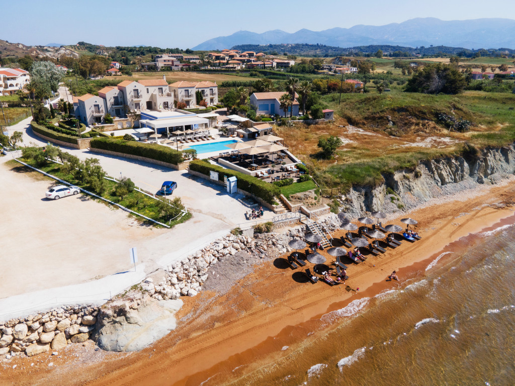 Costa Rossa 4 *