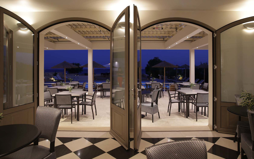 Costa Rossa 4 *