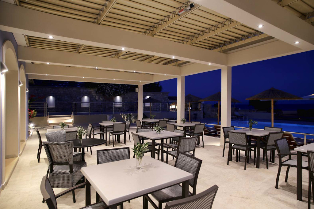 Costa Rossa 4 *