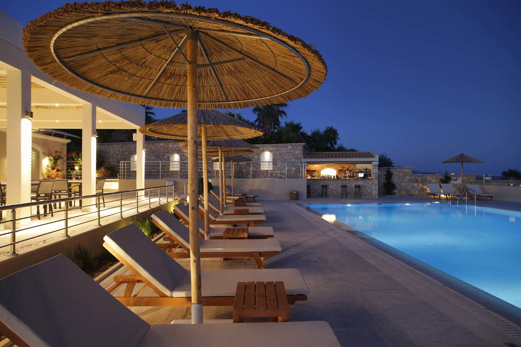 Costa Rossa 4 *