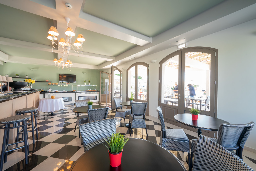 Costa Rossa 4 *