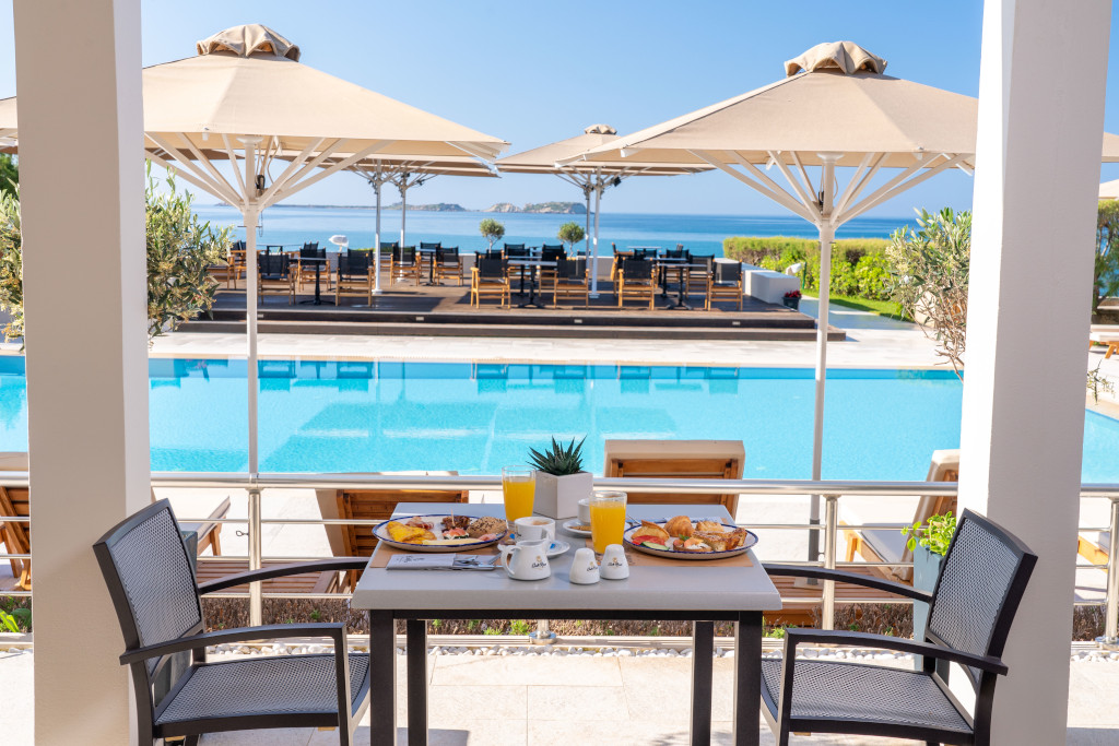 Costa Rossa 4 *
