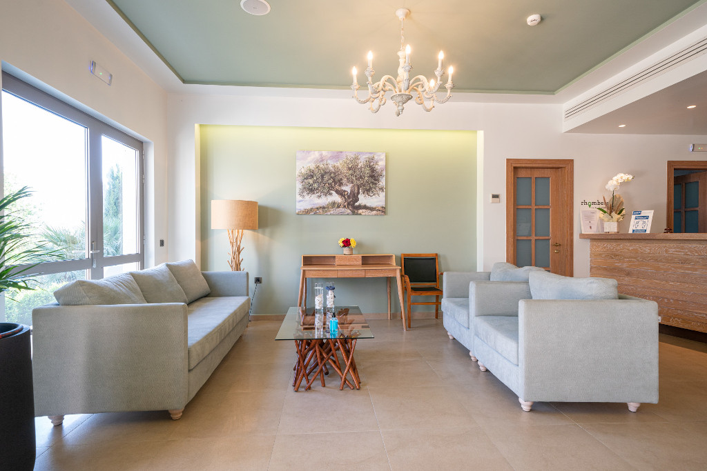 Costa Rossa 4 *