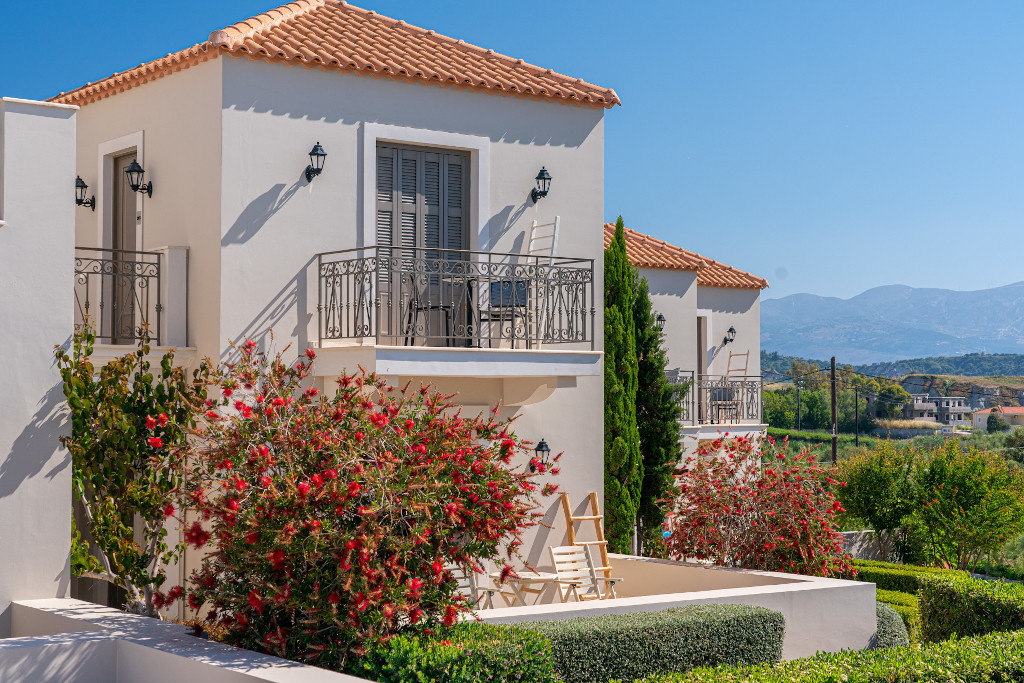 Costa Rossa 4 *