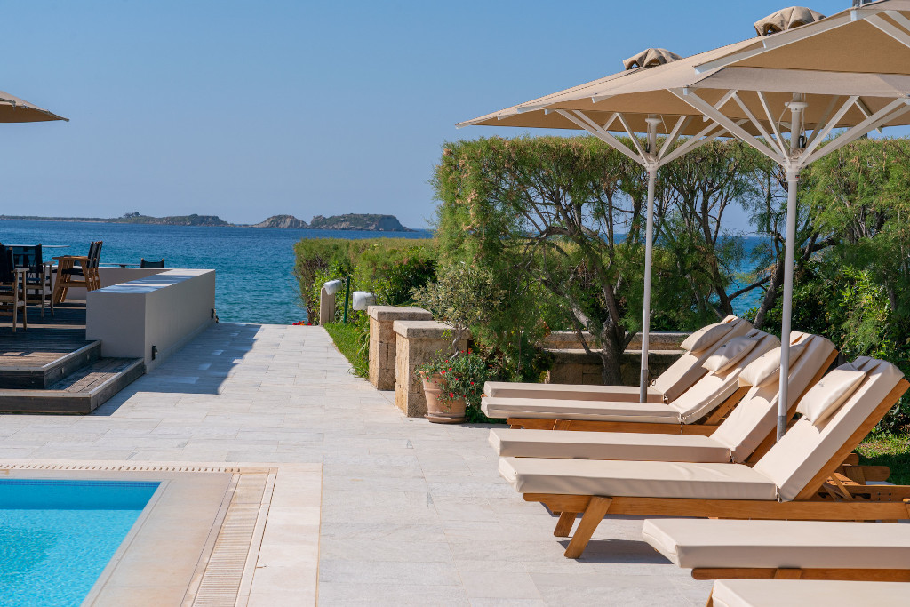 Costa Rossa 4 *