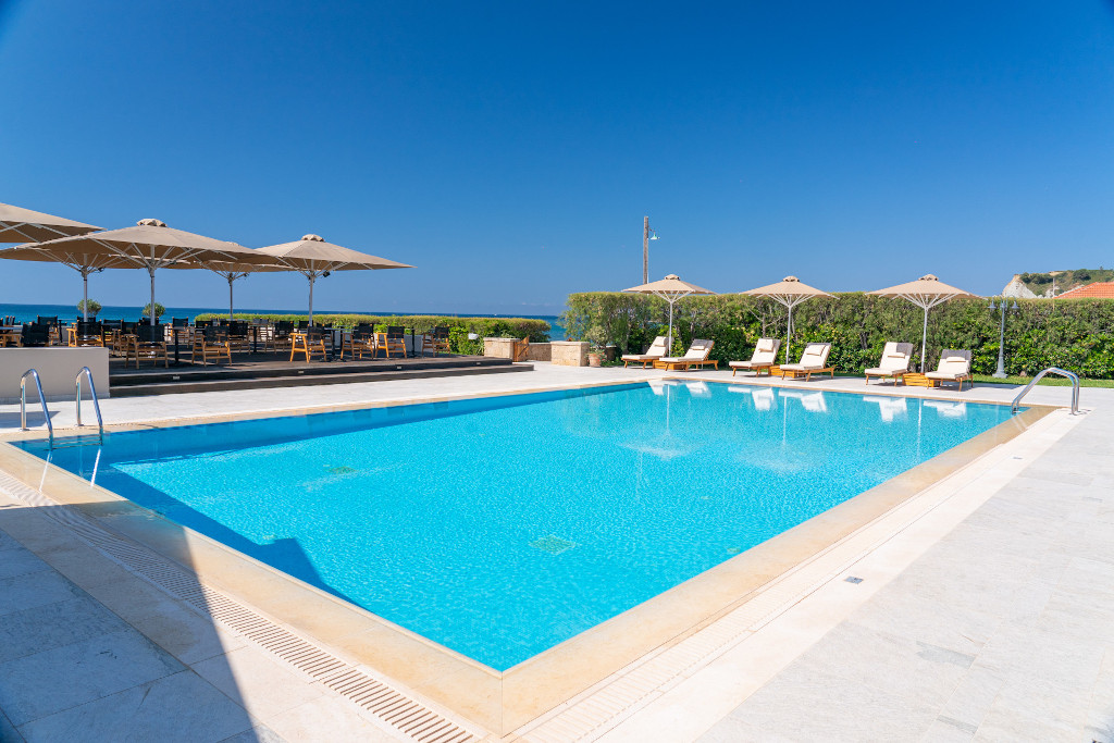 Costa Rossa 4 *