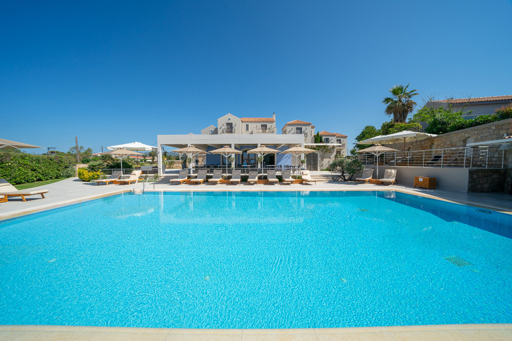 Costa Rossa 4 *
