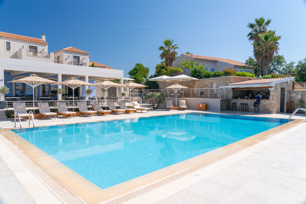 Costa Rossa 4 *