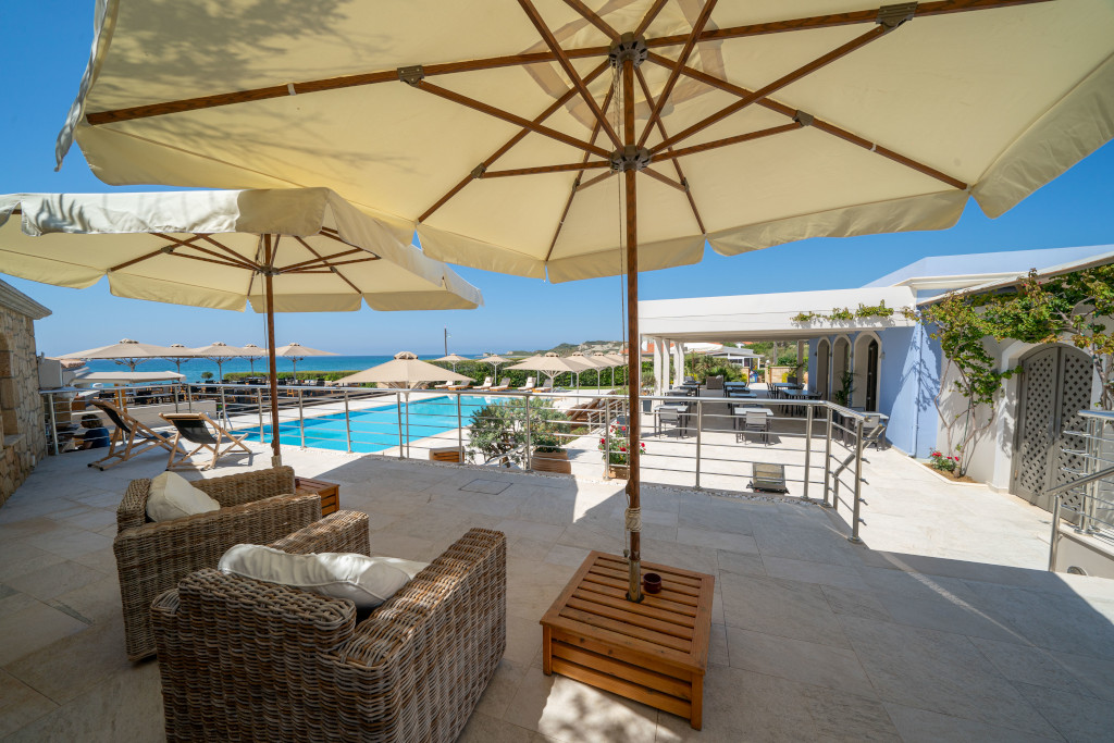 Costa Rossa 4 *