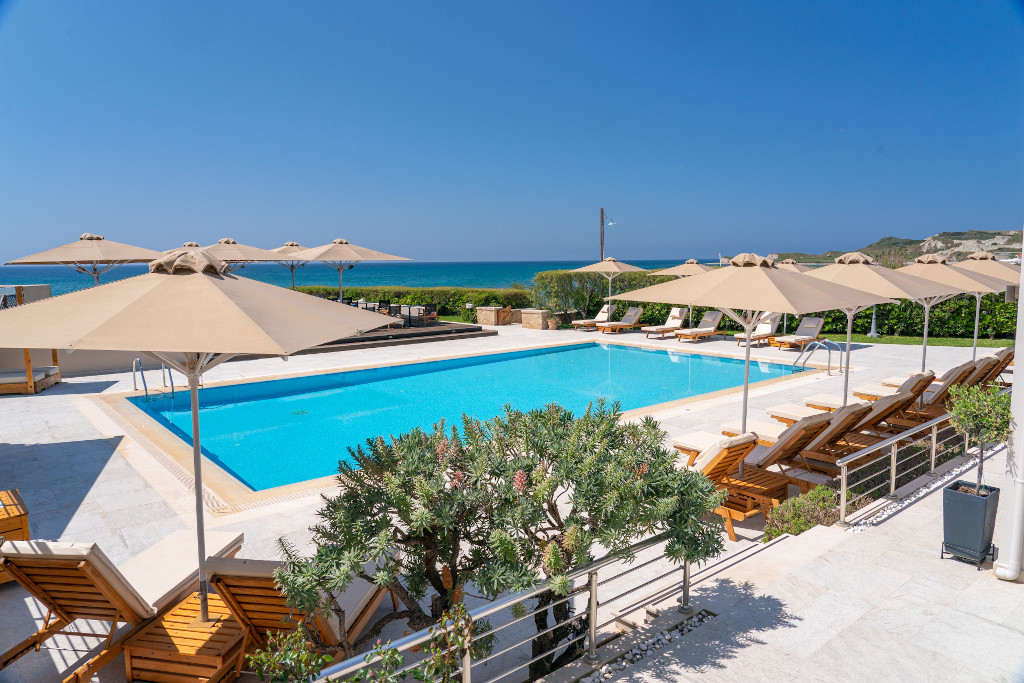 Costa Rossa 4 *