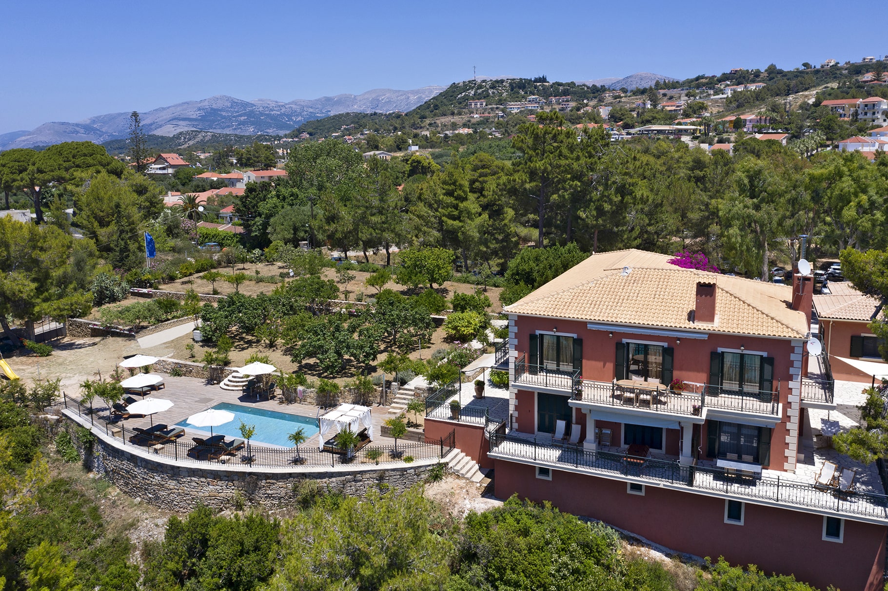 Avra Private Suites 3 *