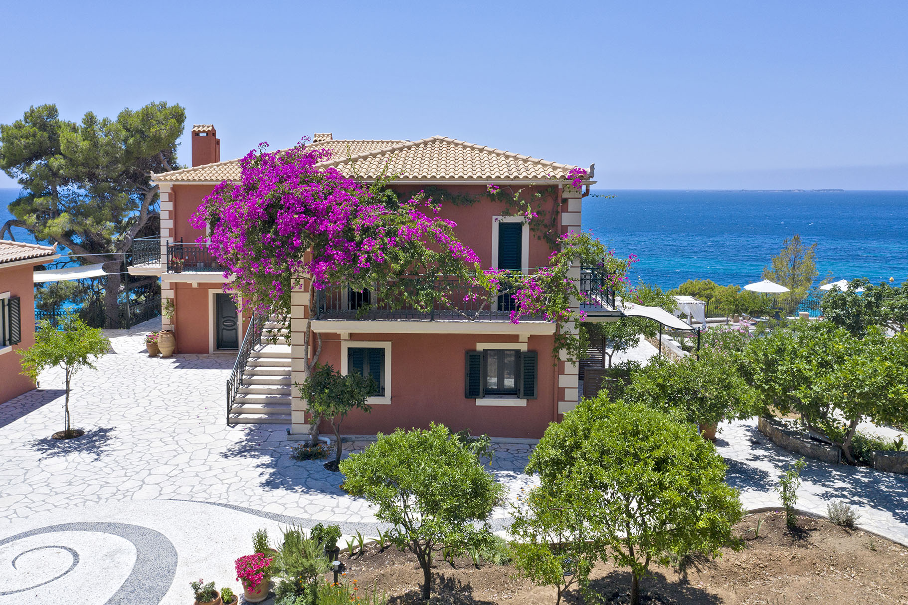 Avra Private Suites 3 *