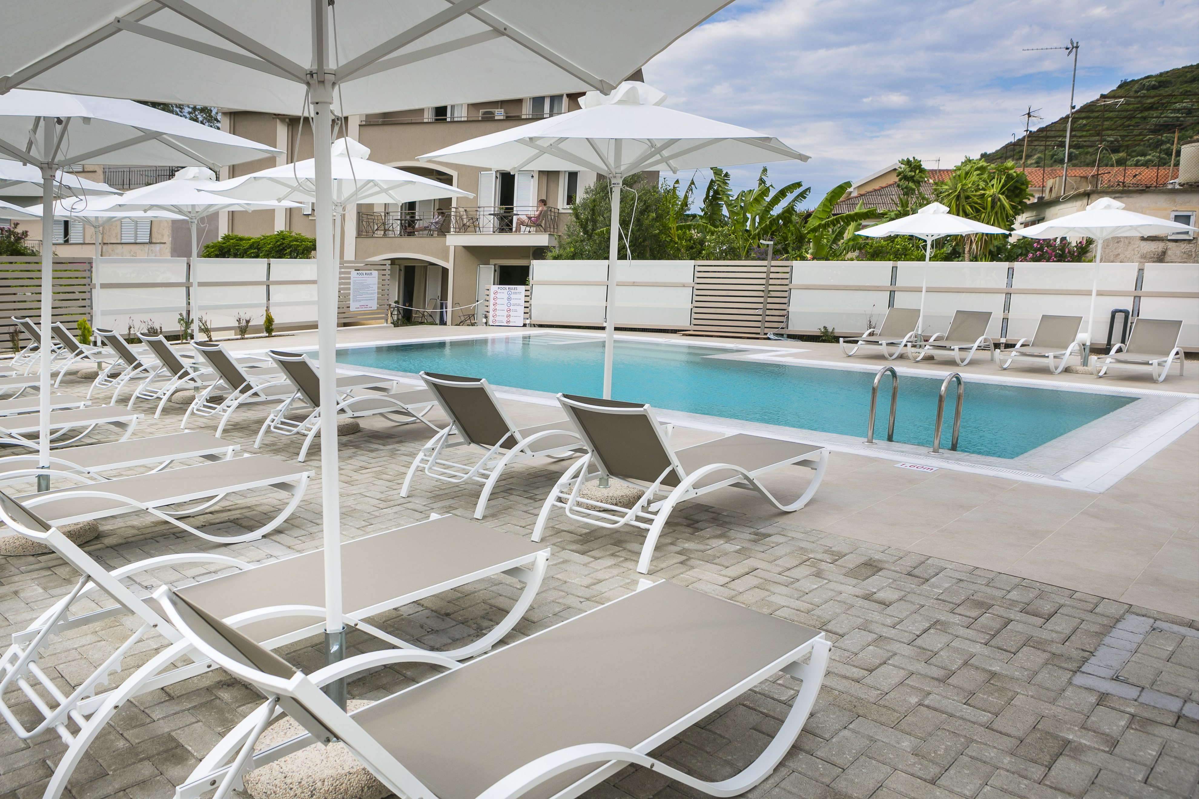Notos Studios & Apartments 4 *
