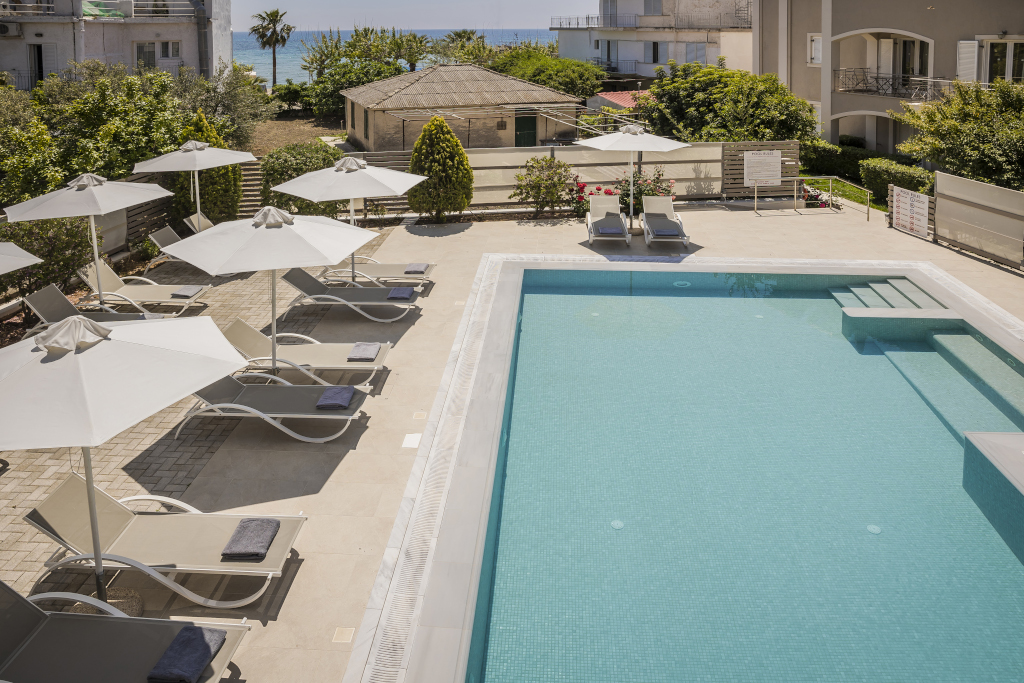 Notos Studios & Apartments 4 *