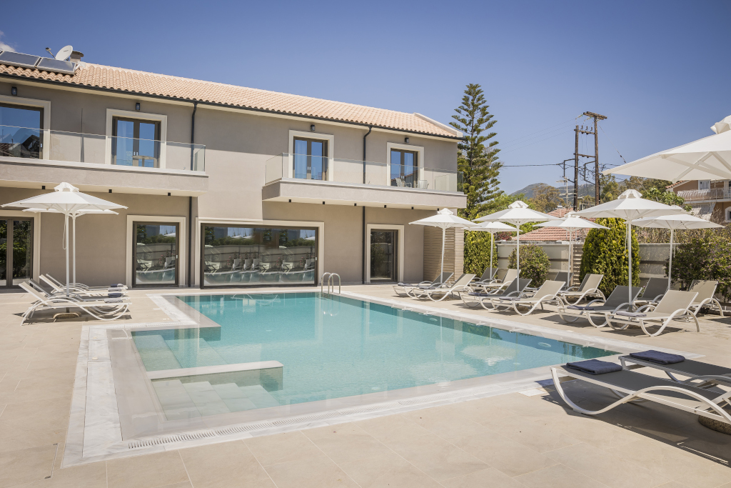 Notos Studios & Apartments 4 *
