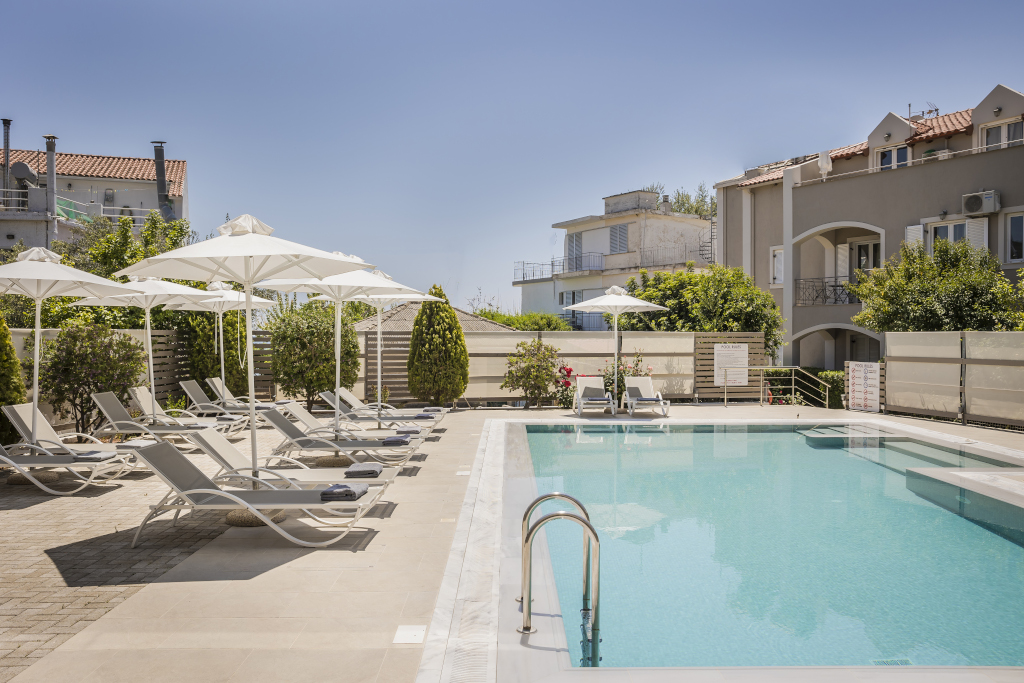 Notos Studios & Apartments 4 *