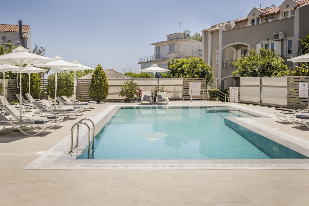 Notos Studios & Apartments 4 *