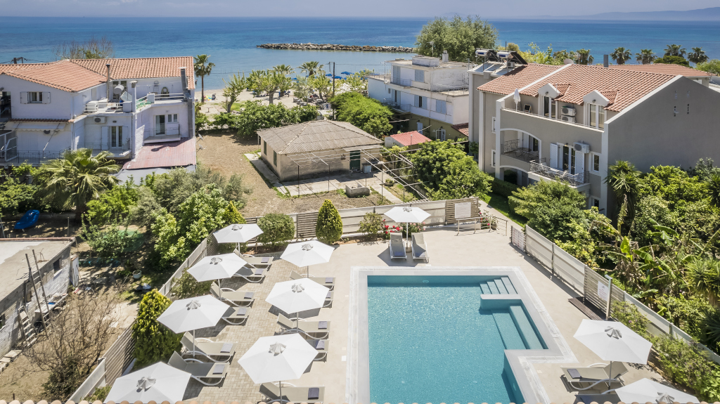 Notos Studios & Apartments 4 *