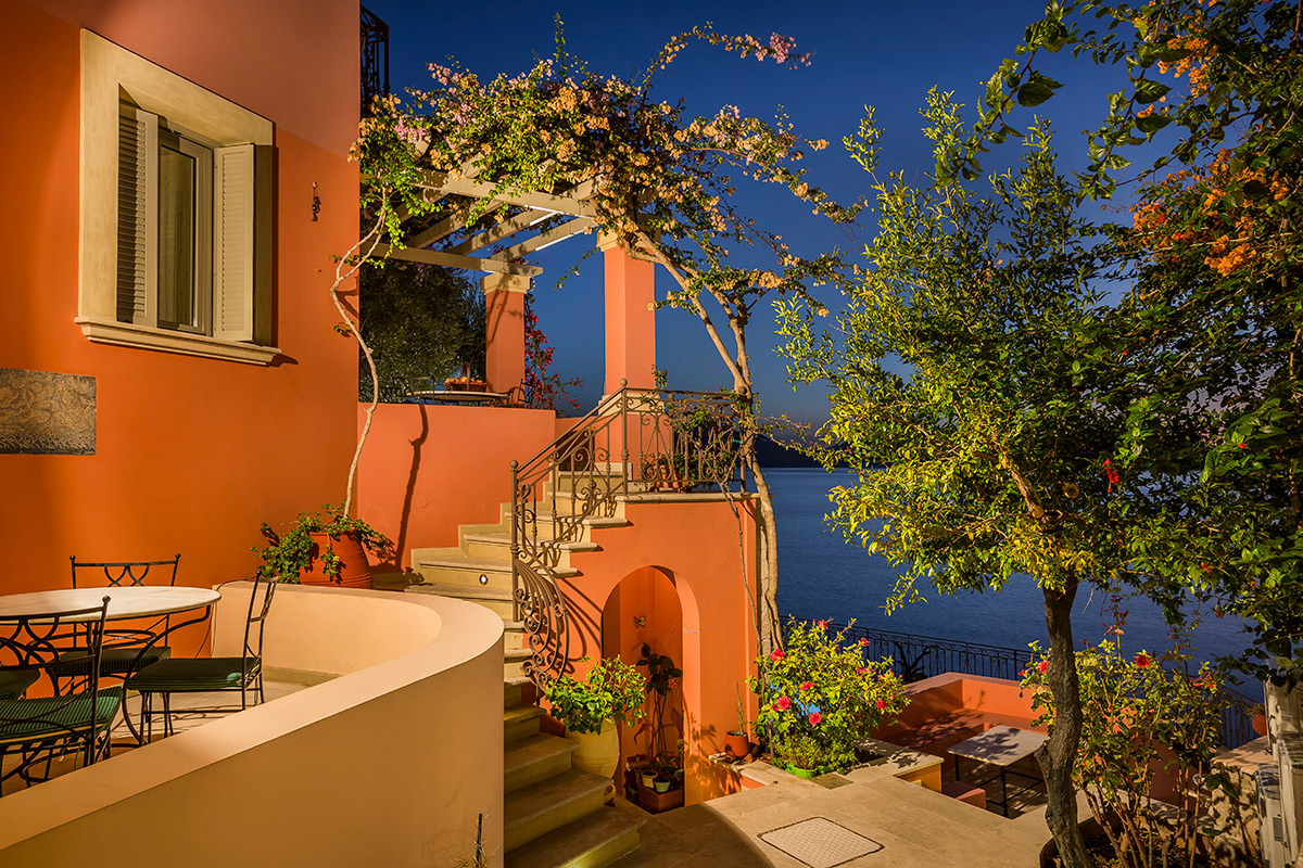 ROI Suites 4 *