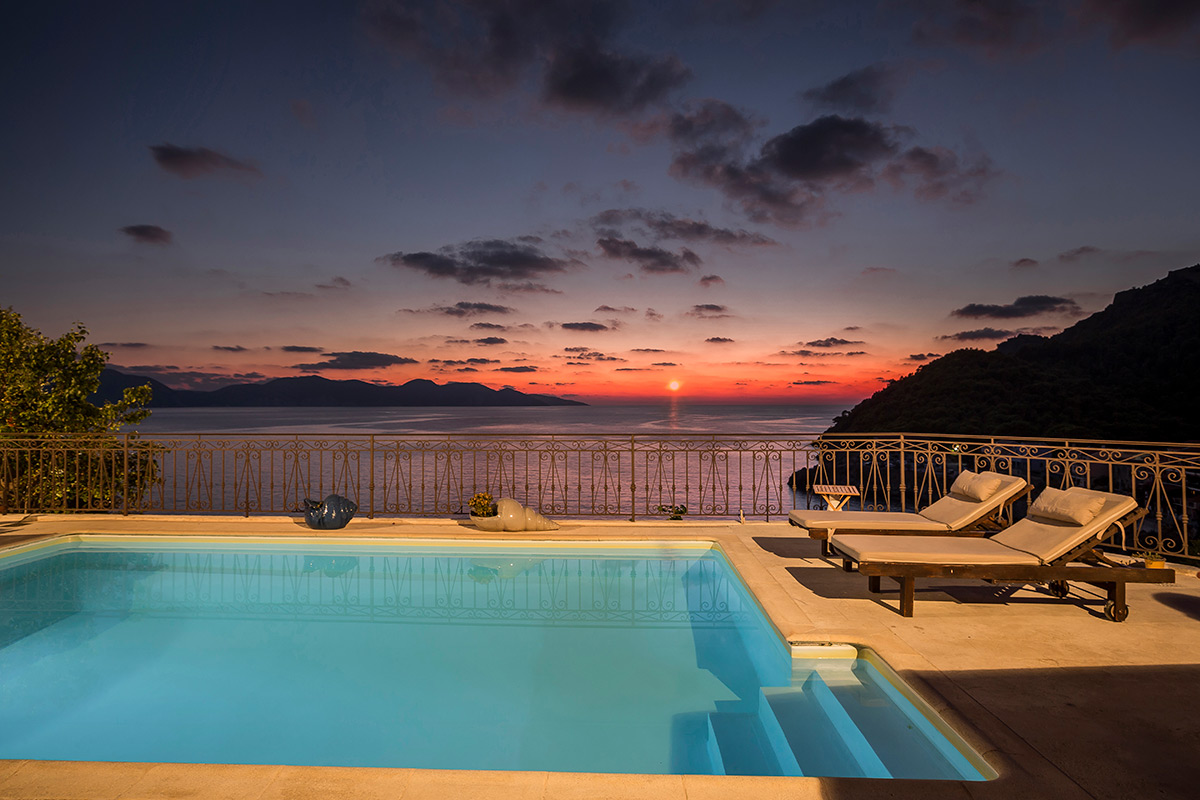 ROI Suites 4 *