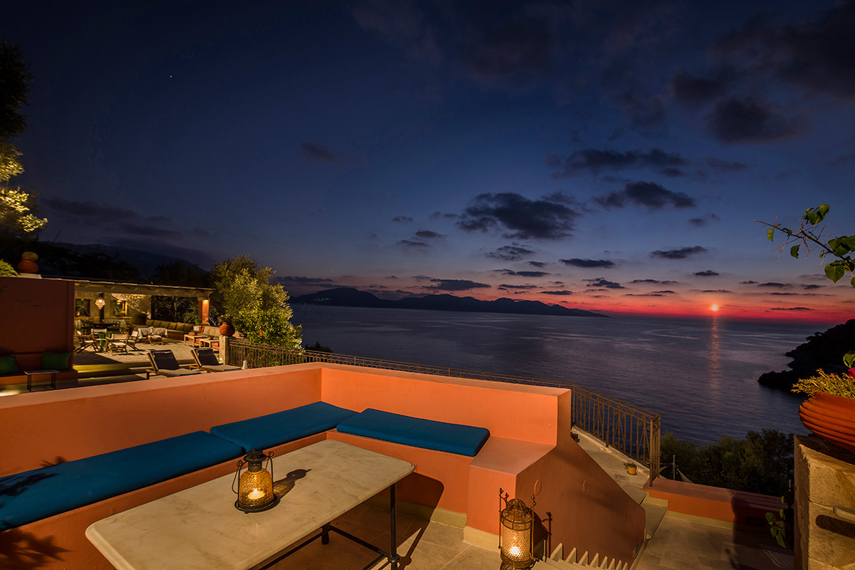 ROI Suites 4 *