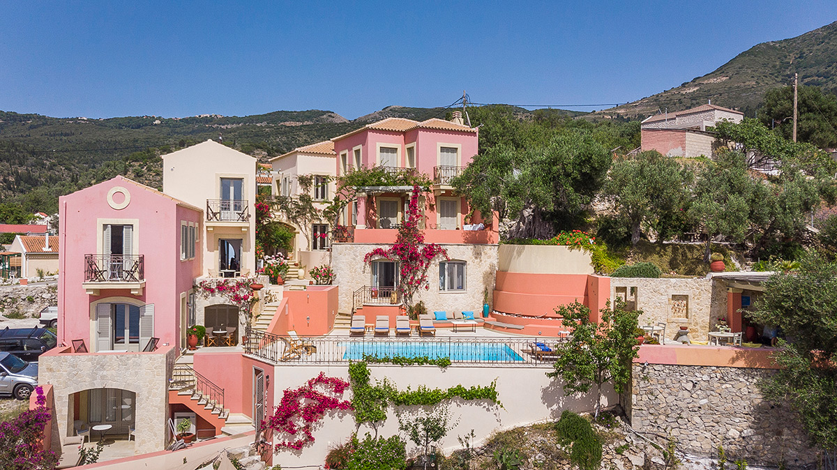 ROI Suites 4 *