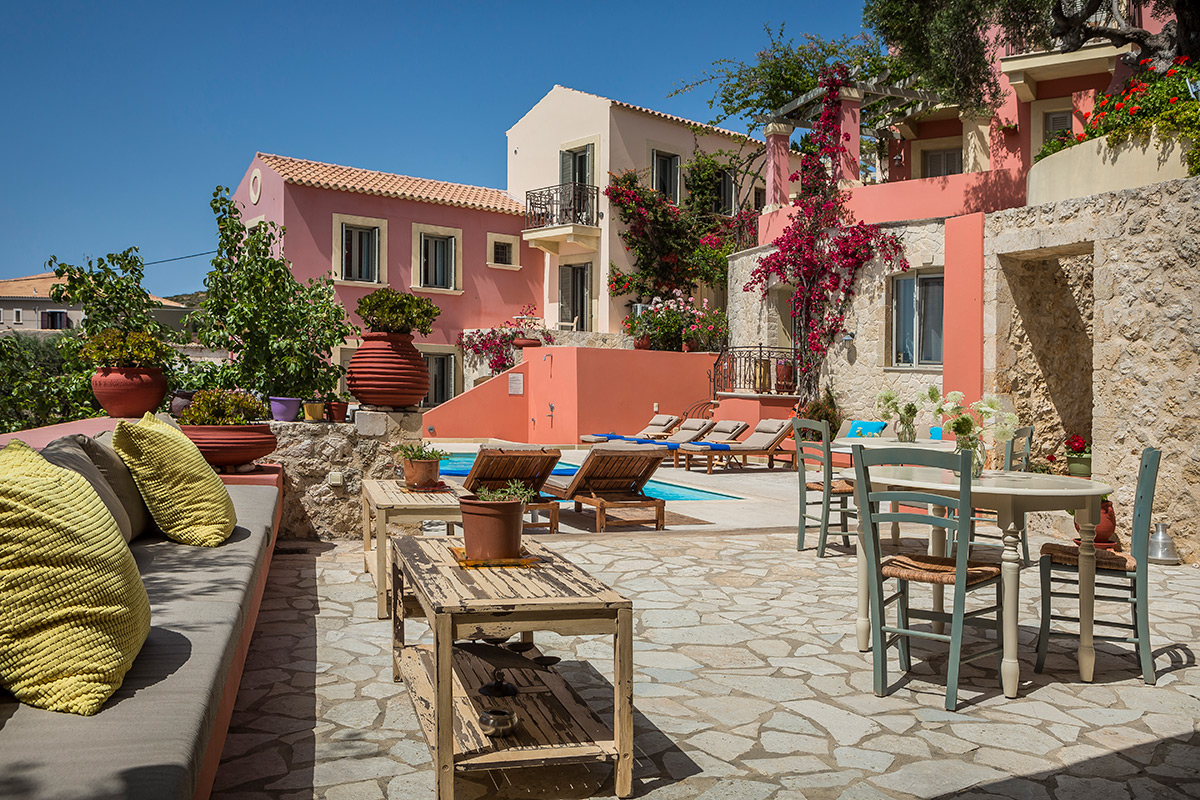 ROI Suites 4 *