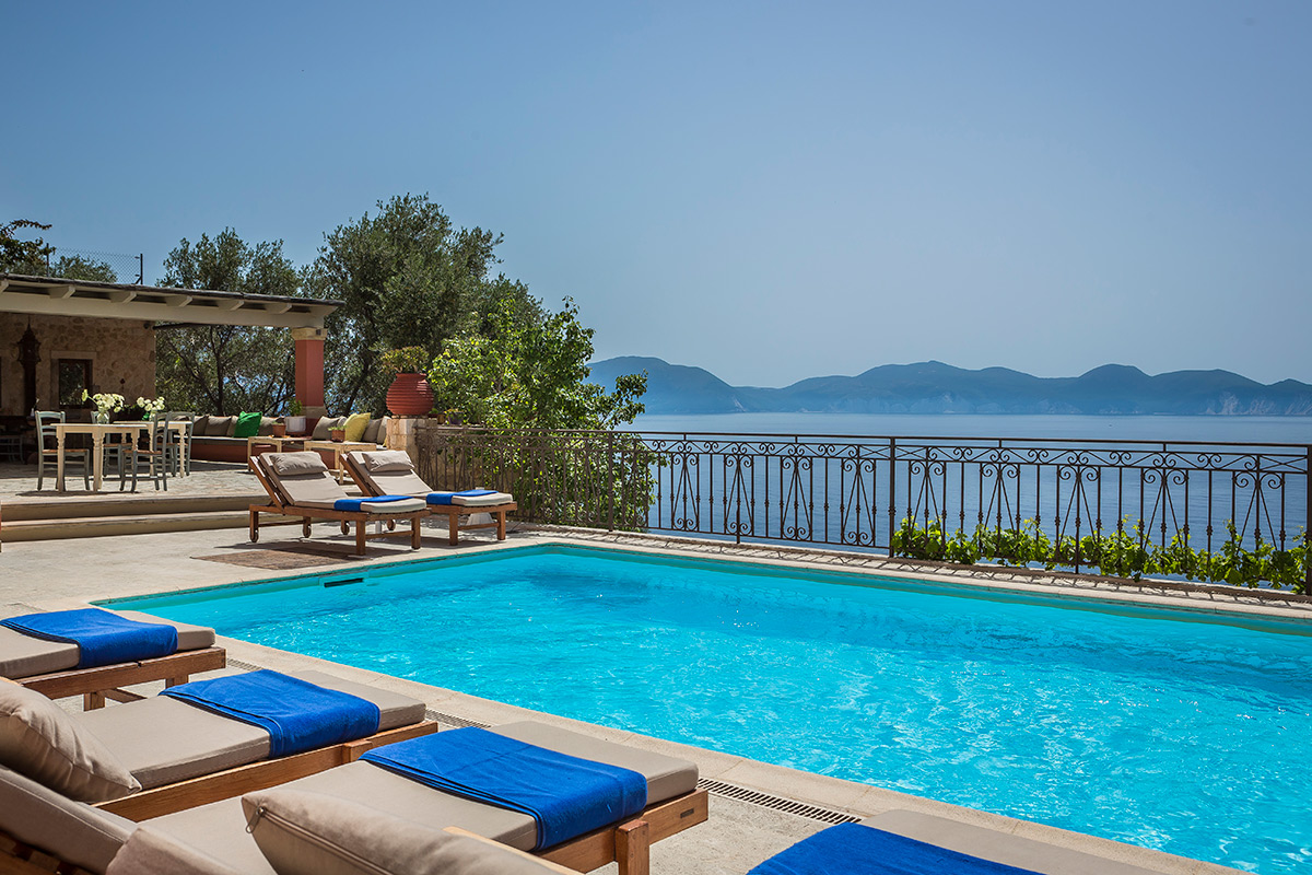 ROI Suites 4 *