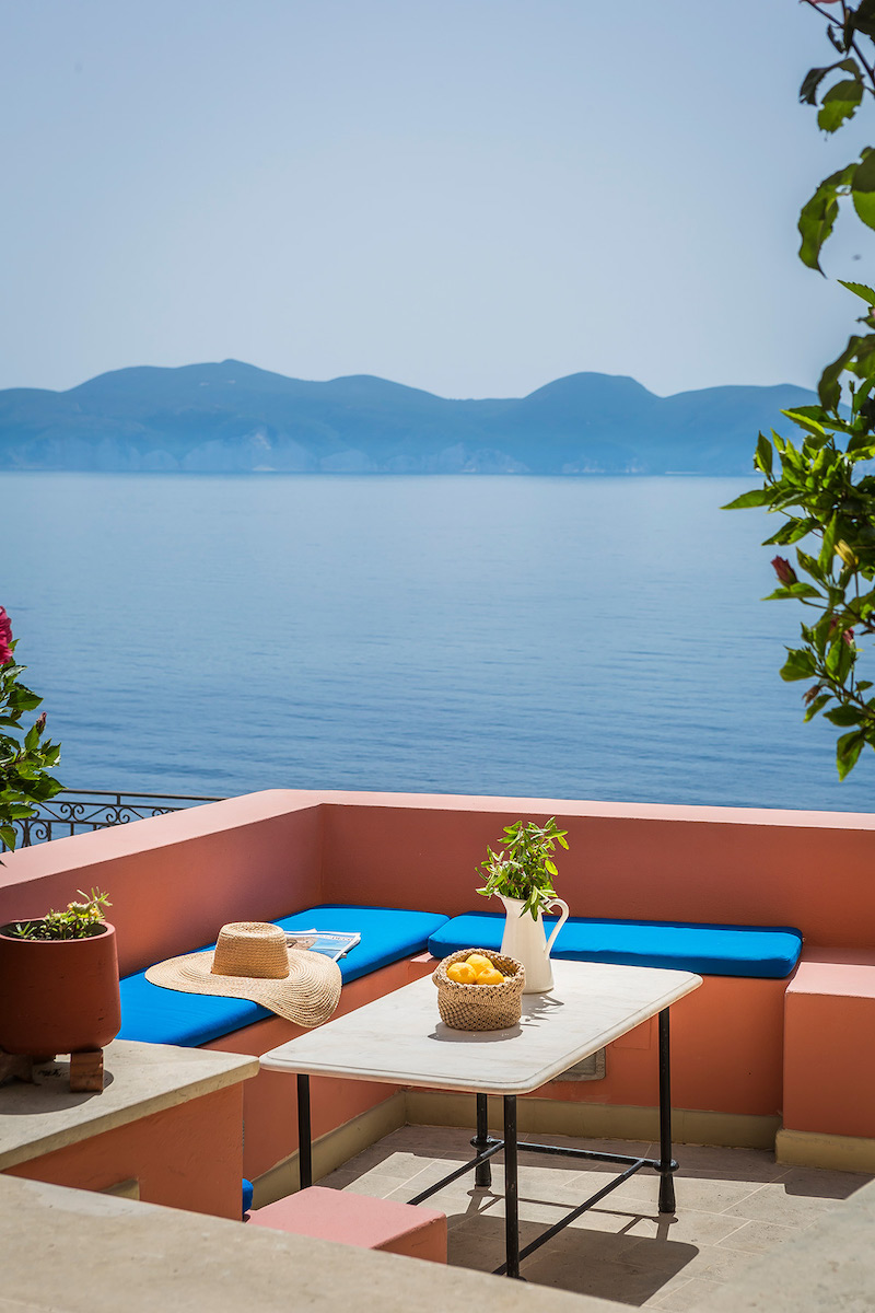 ROI Suites 4 *