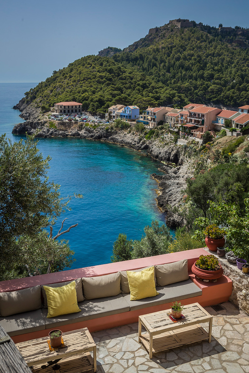 ROI Suites 4 *