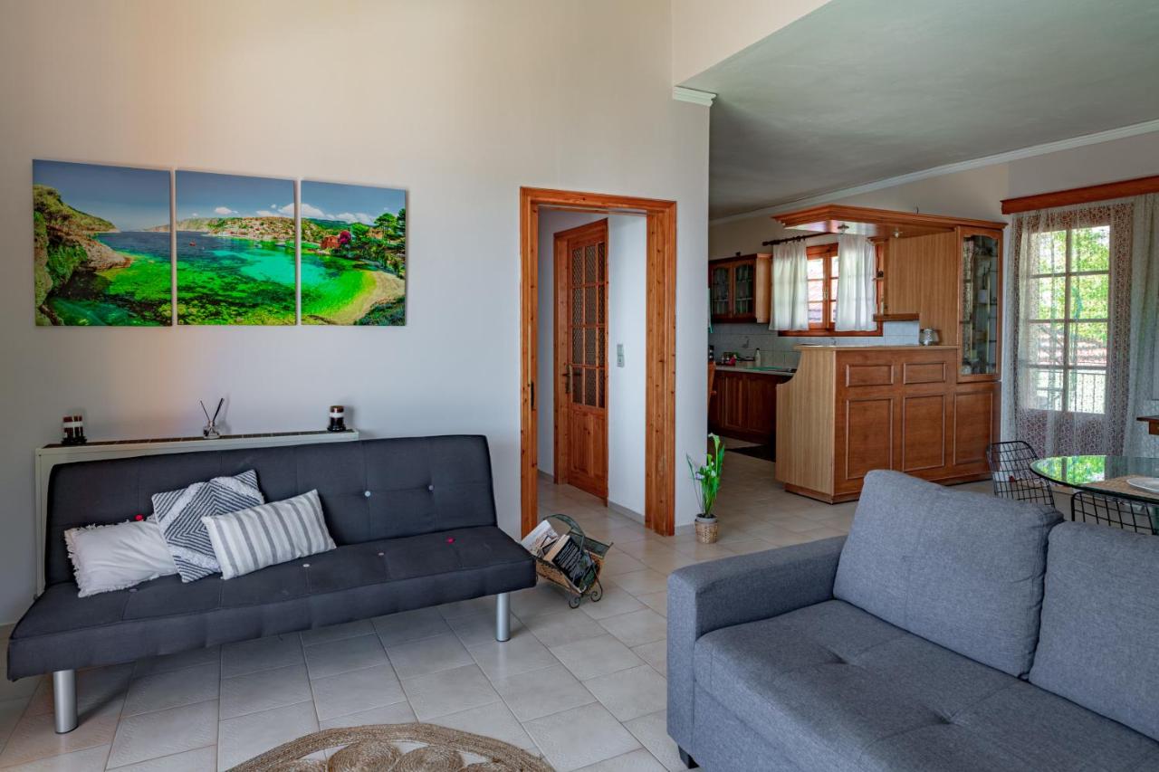 Golden Flowers Apartment
